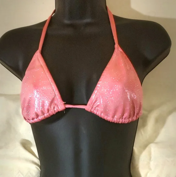 Bikini - Picture 1 of 2